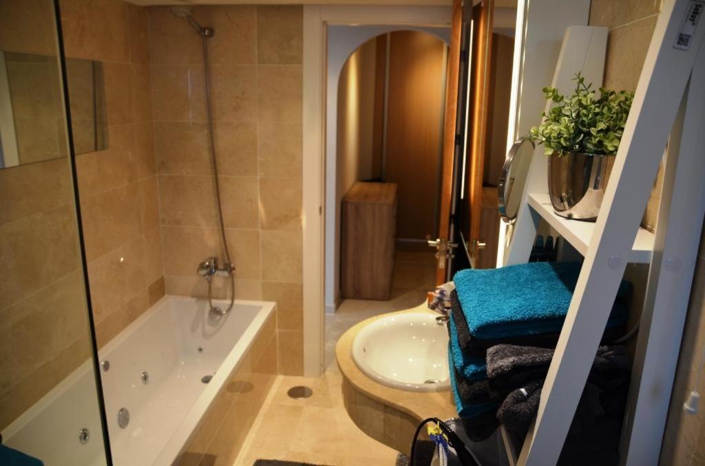 דירות Ojén Penthouse Mit Privatem Jacuzzi In Marbella - La Mairena מראה חיצוני תמונה