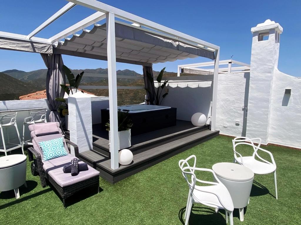 דירות Ojén Penthouse Mit Privatem Jacuzzi In Marbella - La Mairena מראה חיצוני תמונה