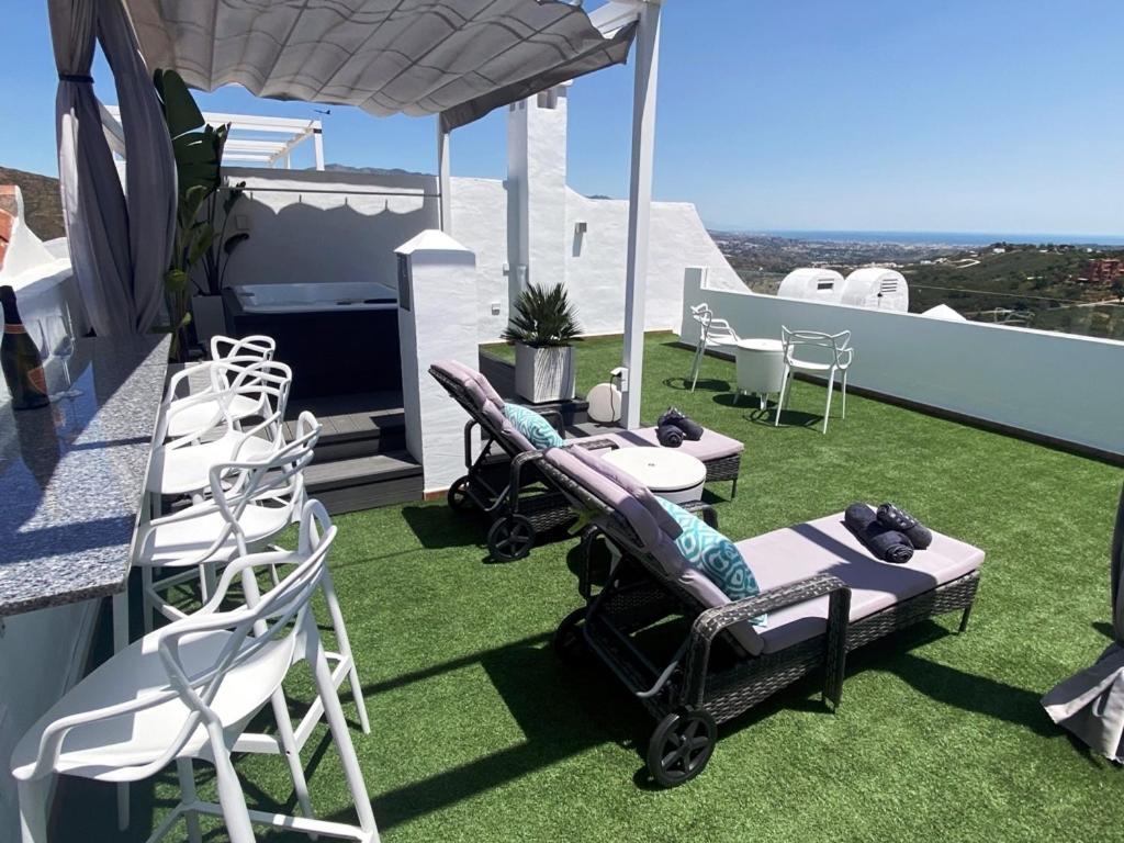 דירות Ojén Penthouse Mit Privatem Jacuzzi In Marbella - La Mairena מראה חיצוני תמונה