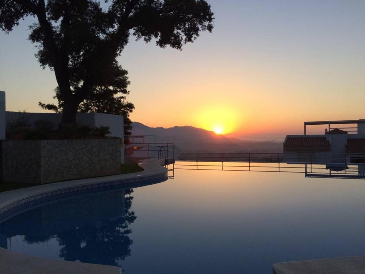 דירות Ojén Penthouse Mit Privatem Jacuzzi In Marbella - La Mairena מראה חיצוני תמונה