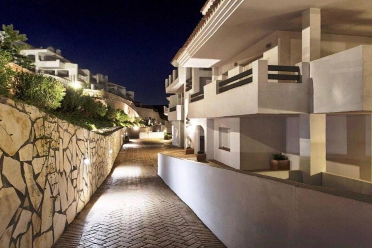 דירות Ojén Penthouse Mit Privatem Jacuzzi In Marbella - La Mairena מראה חיצוני תמונה
