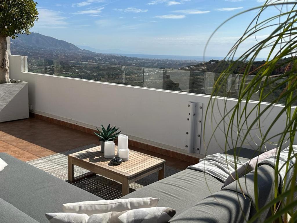 דירות Ojén Penthouse Mit Privatem Jacuzzi In Marbella - La Mairena מראה חיצוני תמונה
